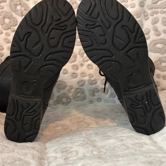 BORN Leather Women’sCombat Boots - Picture 6 of 7